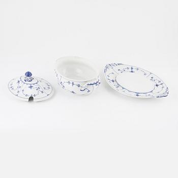 Terrin med fat, Musselmalet, halvblonde, Royal Copenhagen, Danmark.