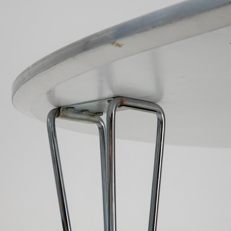 Bruno Mathsson & Piet Hein, "Superellips", Fritz Hansen, datert 1988.