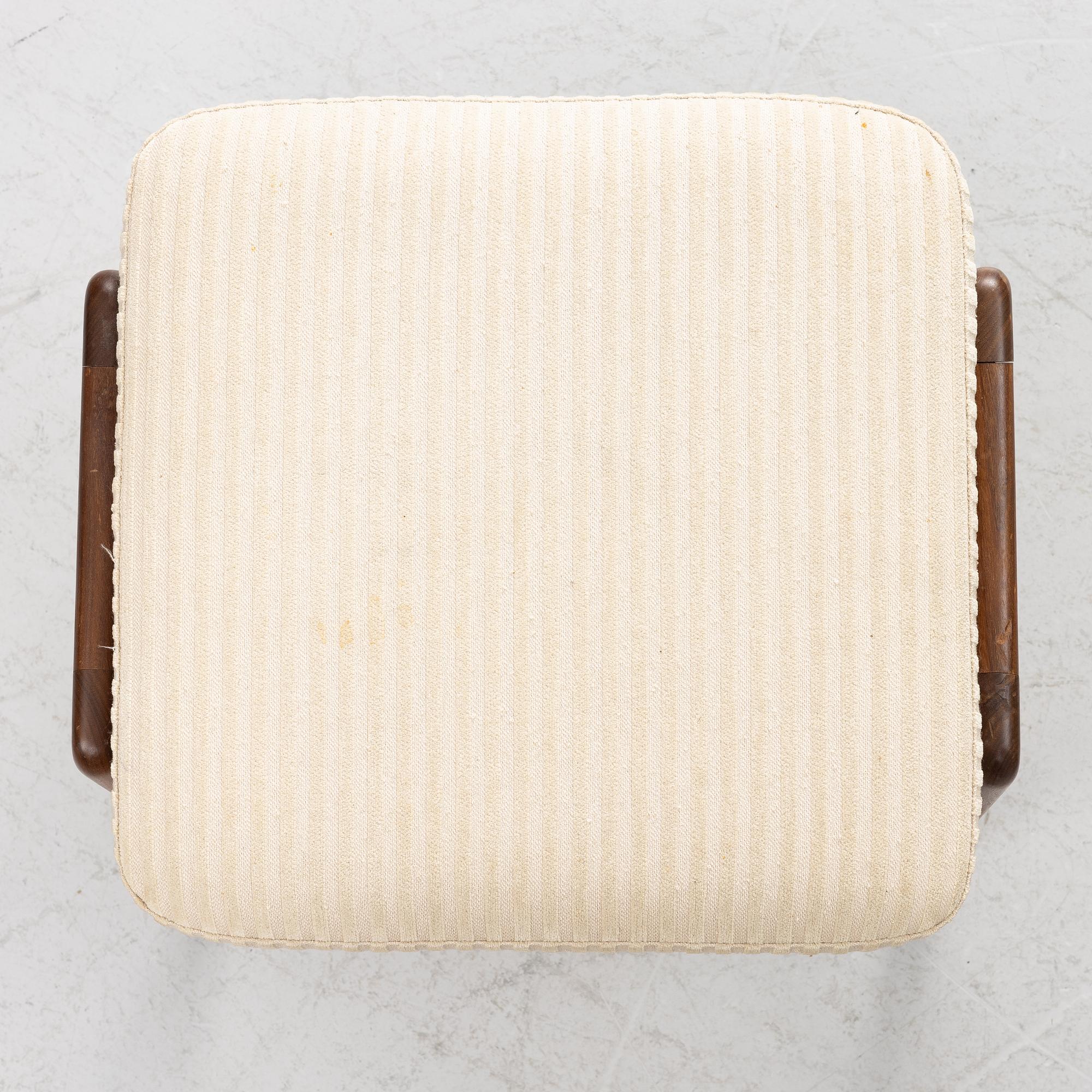 Fåtölj med fotpall, 1900-talets andra hälft, Danmark.