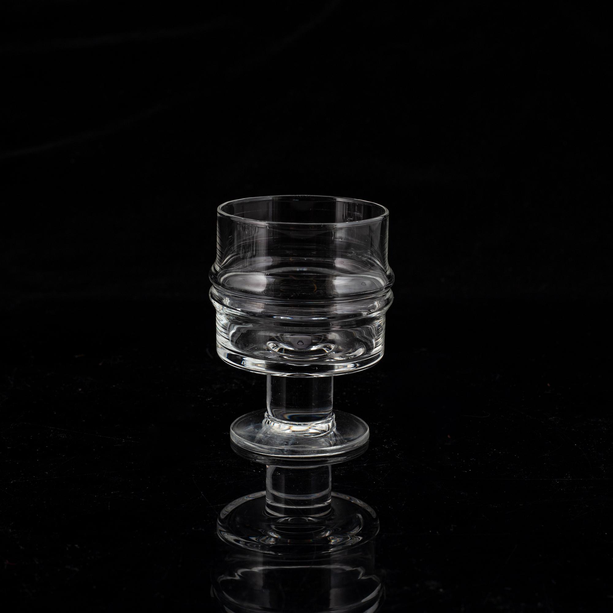 TIMO SARPANEVA, a set of 12 Pisaranrengas /Drop ring / Ripple glasses, Iittala.