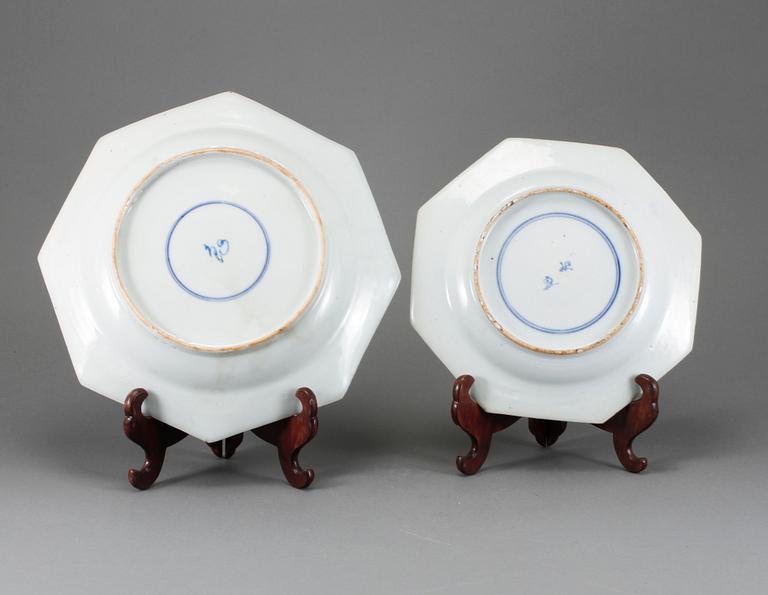 FAT, samt TALLRIK, porslin, Kina, 1700-tal.