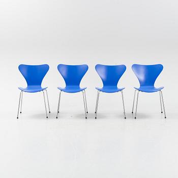 A set of four 'Serie 7' chairs by Arne Jacobsen for Fritz Hansen, dated the year 2000.