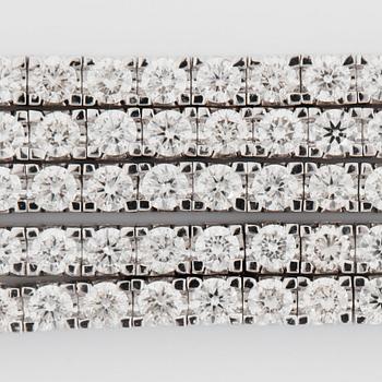 ARMBAND med fem rader av briljantslipade diamanter, totalt 13.57 ct enligt gravyr.