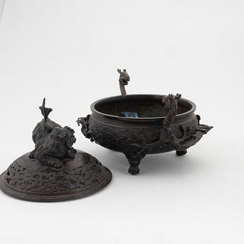 A Japanese bronze censer, presumably first half of the 20th Century or older.