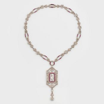 1036. A platinum necklace set with old- and eight-cut diamonds with a total weight of ca 9.50 cts and carré-cut rubies.