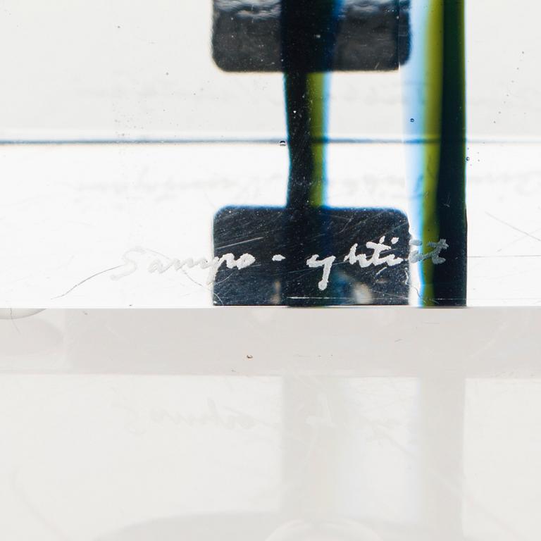 OIVA TOIKKA,  An annual glass cube, signed Oiva Toikka Nuutajärvi, Sampo-Yhtiöt.