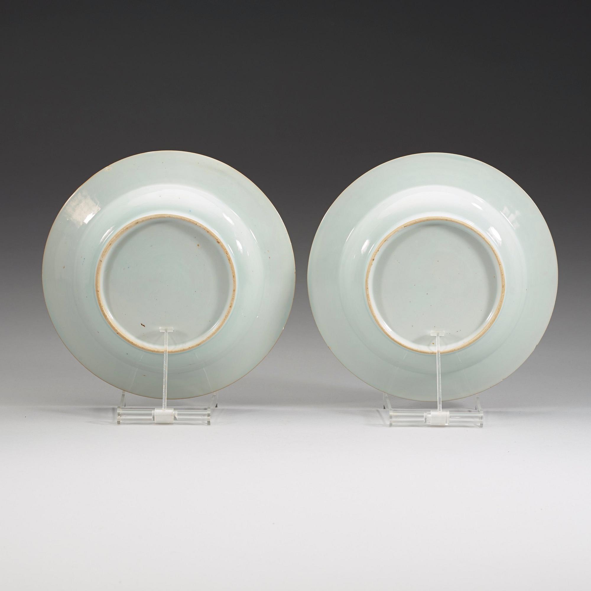 A pair of deep dishes, Qing dynasty, 18th century.