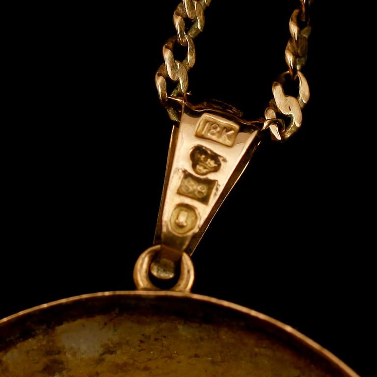 COLLIER MED KAMÉ, 18 k guld, kamé JP Stockholm 1944. Total vikt 18 g.