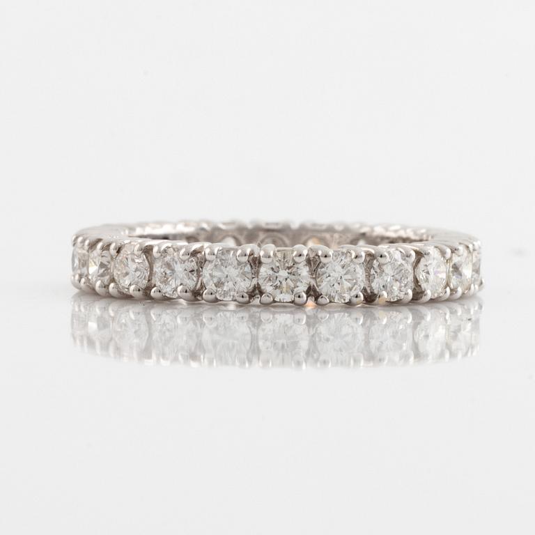 Ring helallians med briljantslipade diamanter, med HRD report.