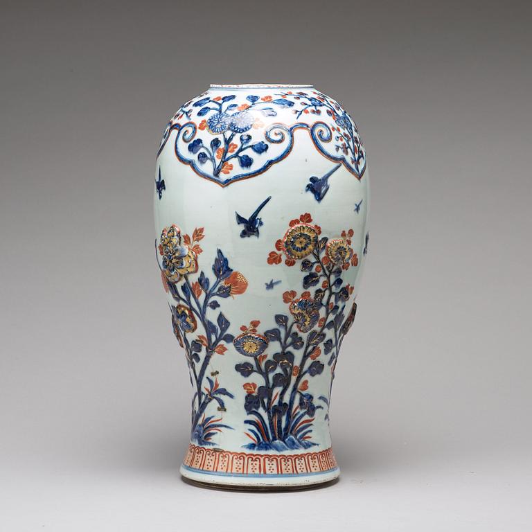 VAS, porslin. Qingdynastin, Kangxi (1662-1722).