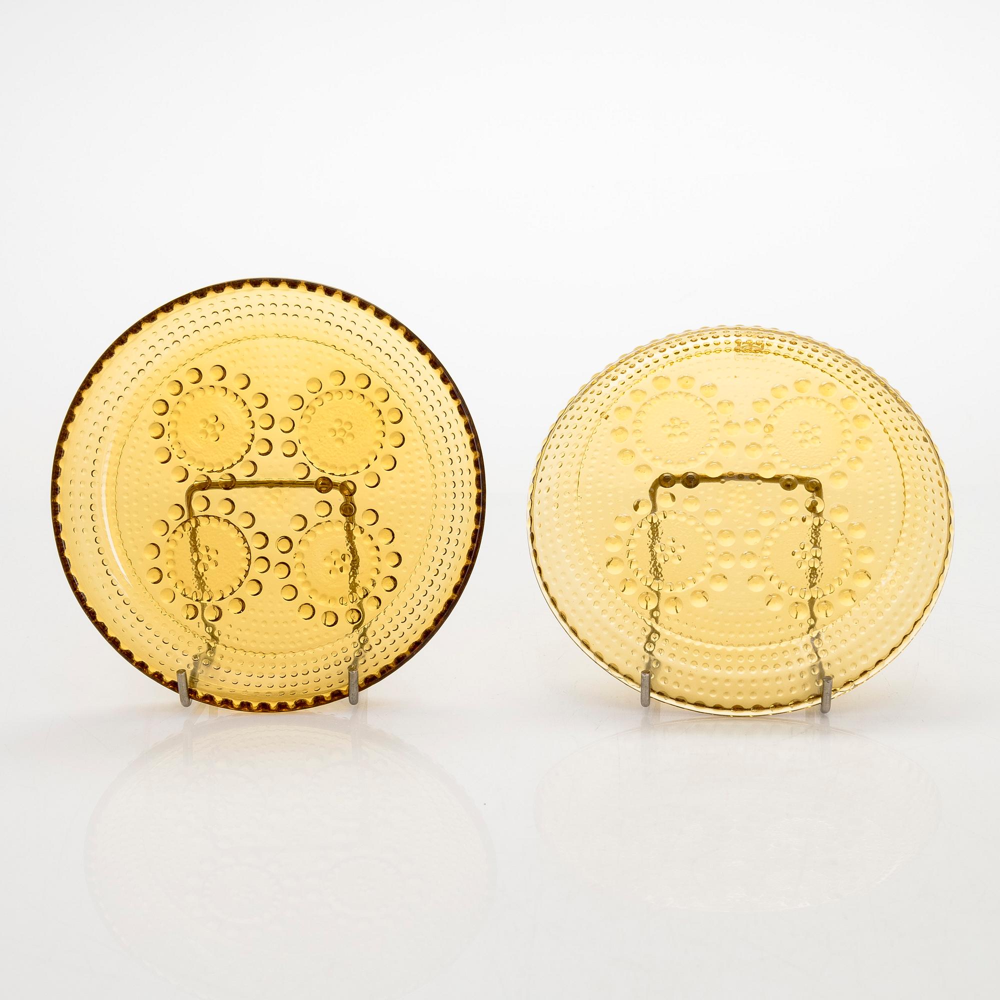 Nanny Still, A "Grapponia" cake stand and 12 side plates,  Riihimäen Lasi, Finland, 1970s.