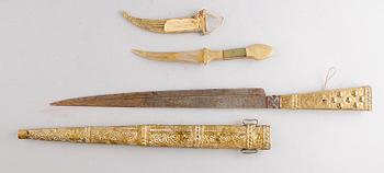 KNIV, mässing, orientalisk, sekelskiftet 1900, samt DOLK.