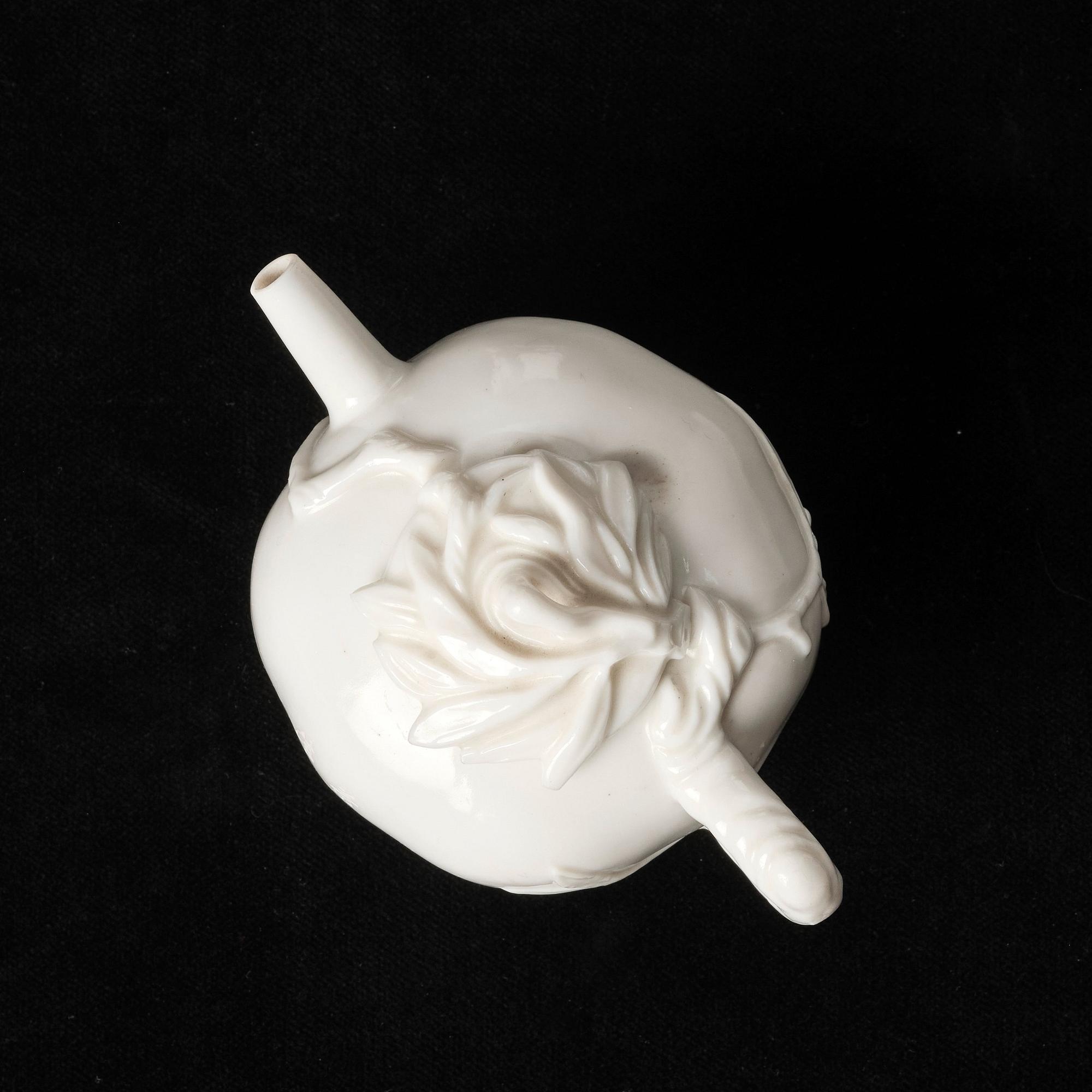 Tekanna med lock, blanc de chine. Qingdynastin, Kangxi (1662-1722).