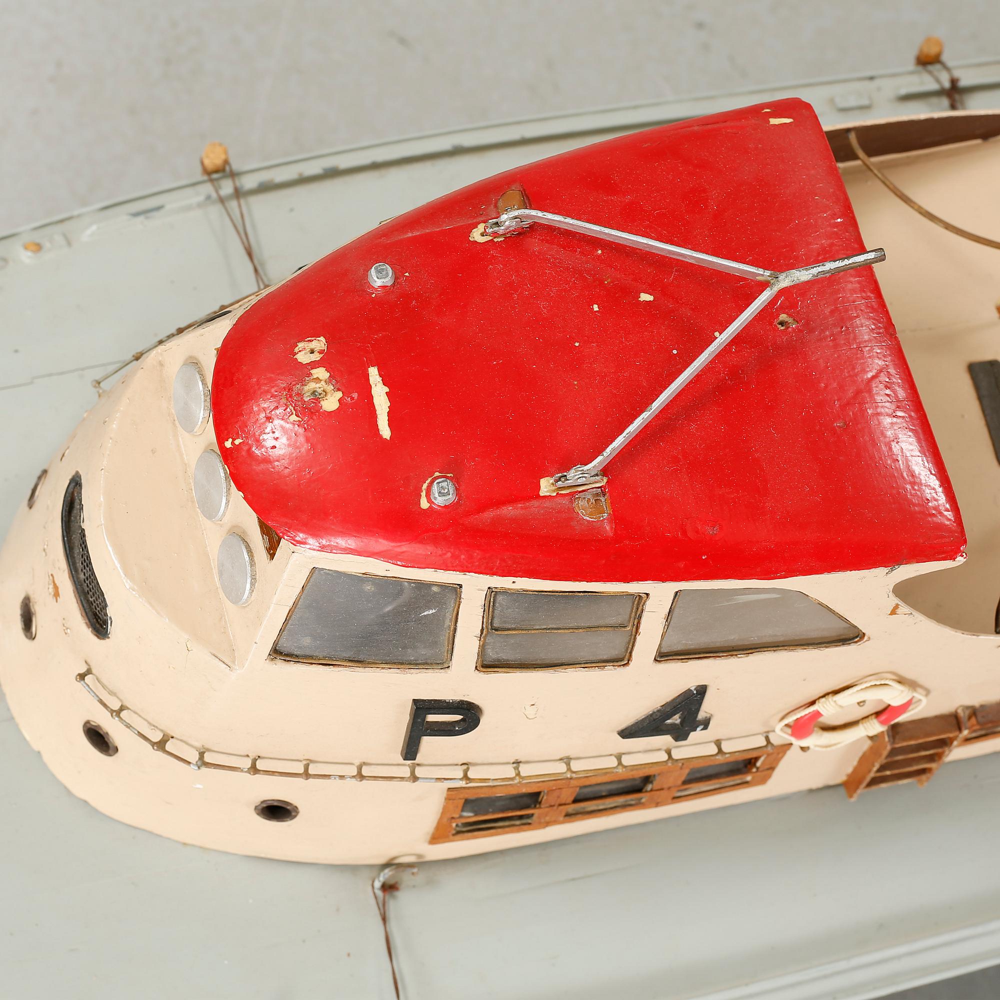 A 20th century model boat, "Vosper PL4".