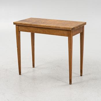 A birch card table, 20th Century.
