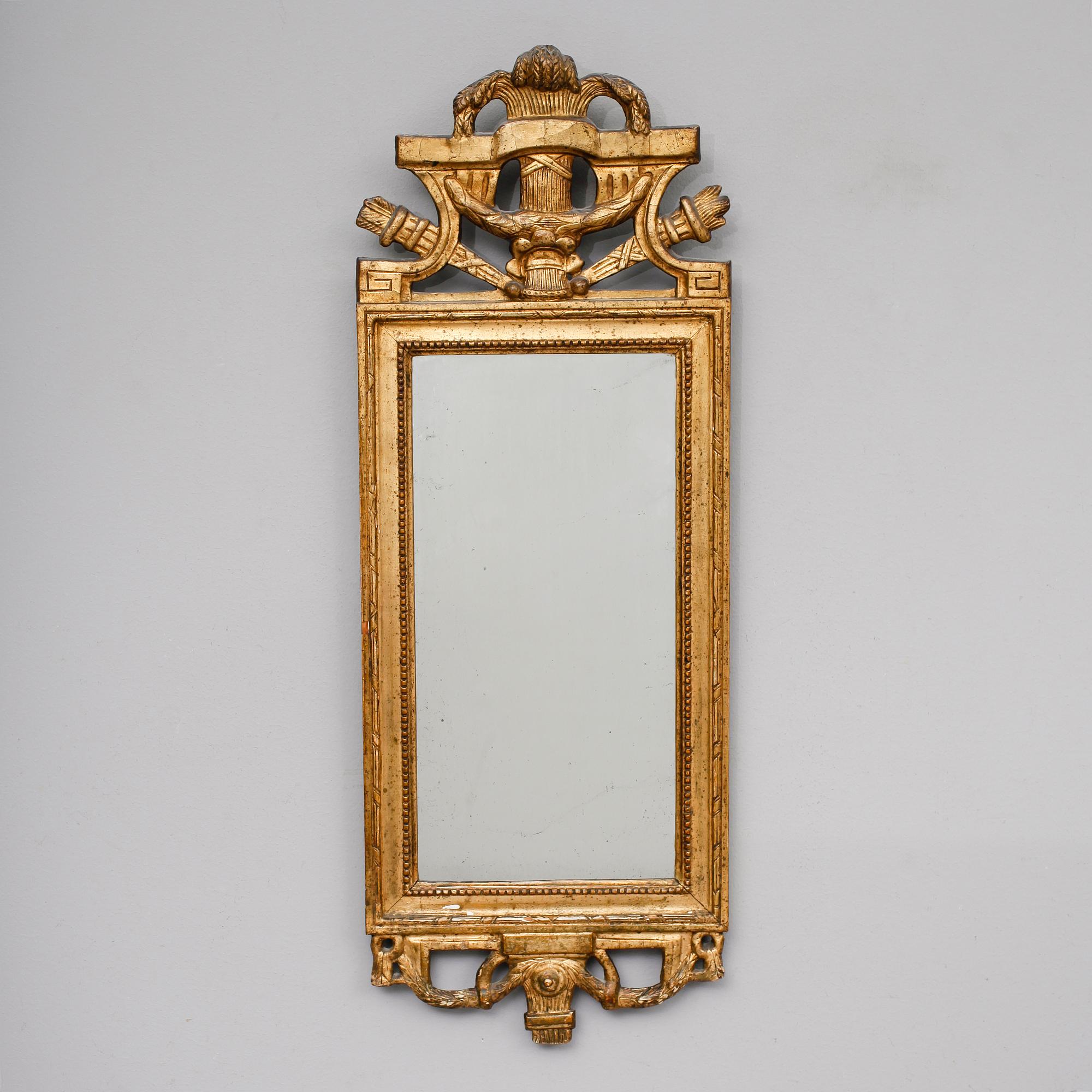 SPEGEL, gustaviansk, otydligt hallstämplad, 1700-talets andra hälft.