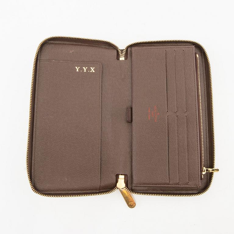 Louis Vuitton,.