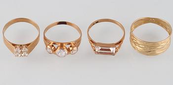 RINGAR, 4 st, 18K guld samt bergkristall, delvis kattfotstämplade. Vikt 9,6 gram.