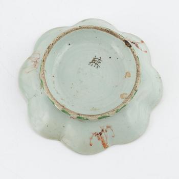 Two Chinese porcelain bowls, early 20th Century.