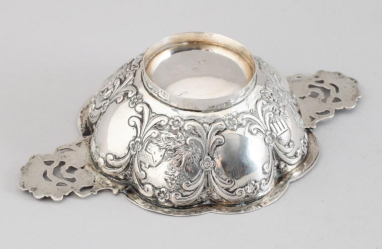 KÅSA, silver, barockstil, Nederländerna, omkring år 1900.