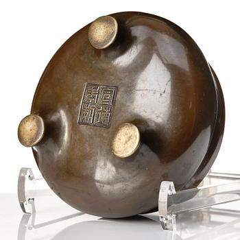 A bronze tripod censer, Qing dynasty (1664-1912).