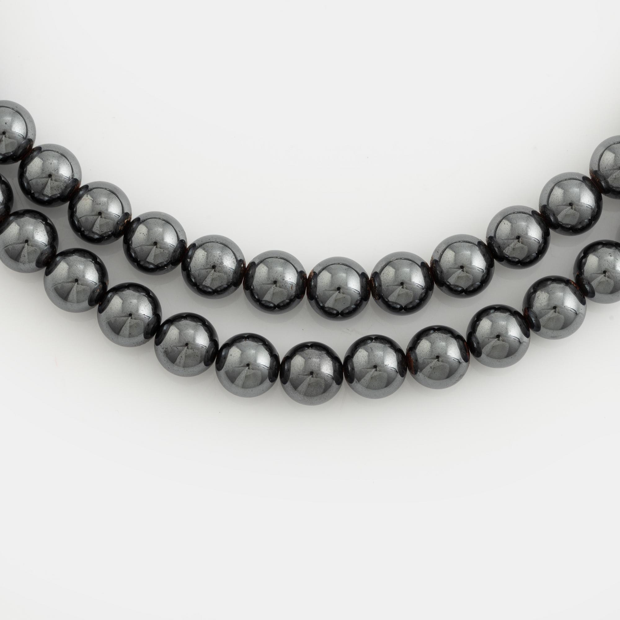 Ole Lynggaard. 2 rows of hematite beads with a clasp in 14K white gold and gold with a brilliant-cut diamond.