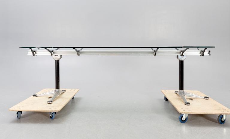 A Bruce Burdick 1980s glass and metall table for Herman Miller/Burdicks groups.