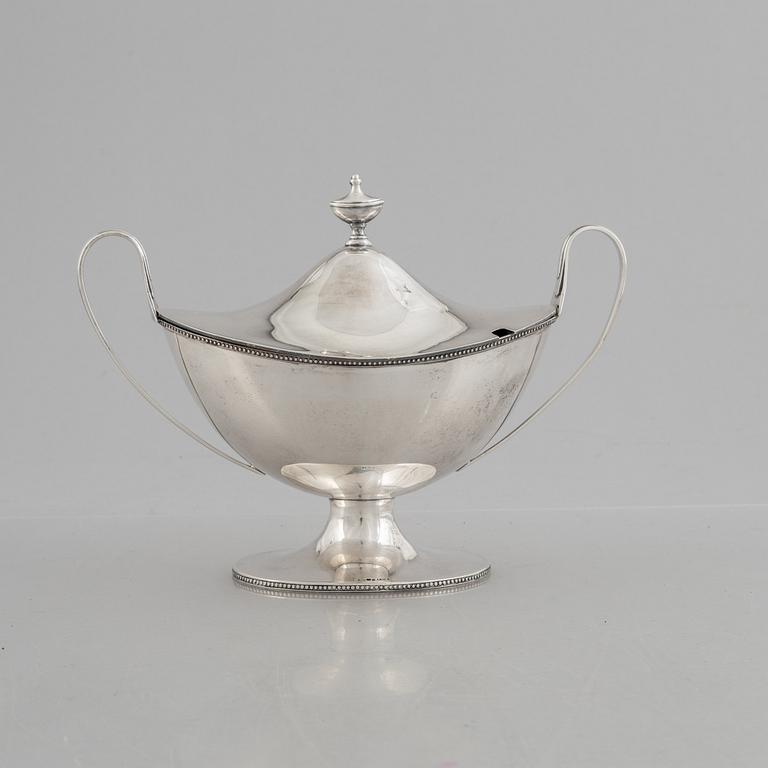 A Swedish Empire style silver sugar bowl, mark of GAB, Stockholm 1919.