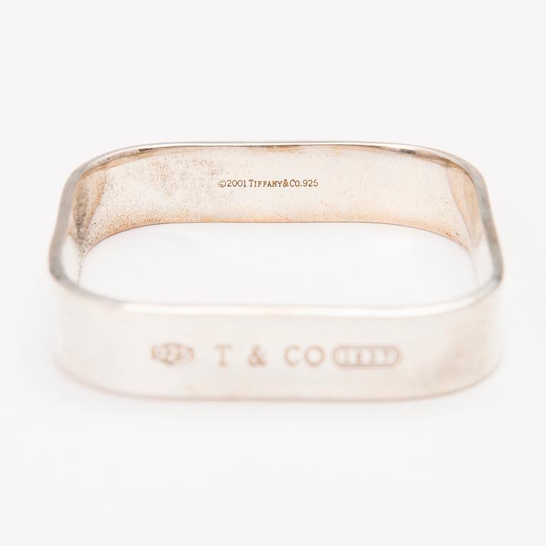 A silver bracelet by Tiffany & Co, USA, 2001.