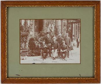 KUNGLIG FOTOGRAFI MED AUTOGRAFER, omkring 1900.
