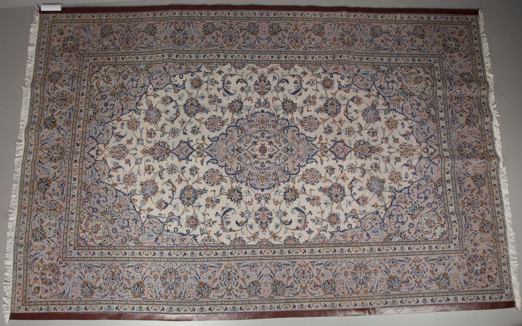 MATTA, Keshan. 296x200 cm.