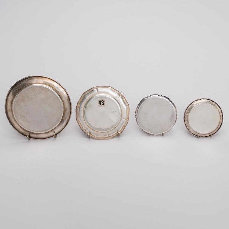 PARTI COASTERS, 9 st, silver, finska och svenska stämplar, 1930- samt 1950-tal. Tot vikt 389,9 g.