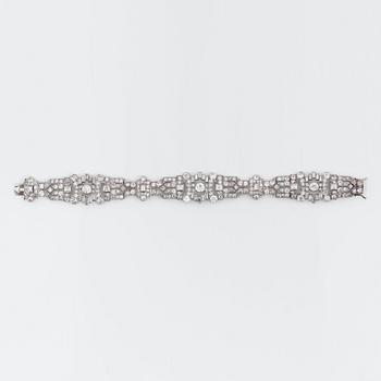 An Art Déco old- and baguette-cut diamond bracelet. Total carat weight of diamonds circa 15.00 cts.