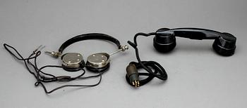 VÄGGTELEFON, med tillbehör, tidigt 1900-tal.