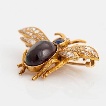 Cabochon cut carbuncle garnet, blue sapphire, old cut and rose cut diamond brooch, 1800's.