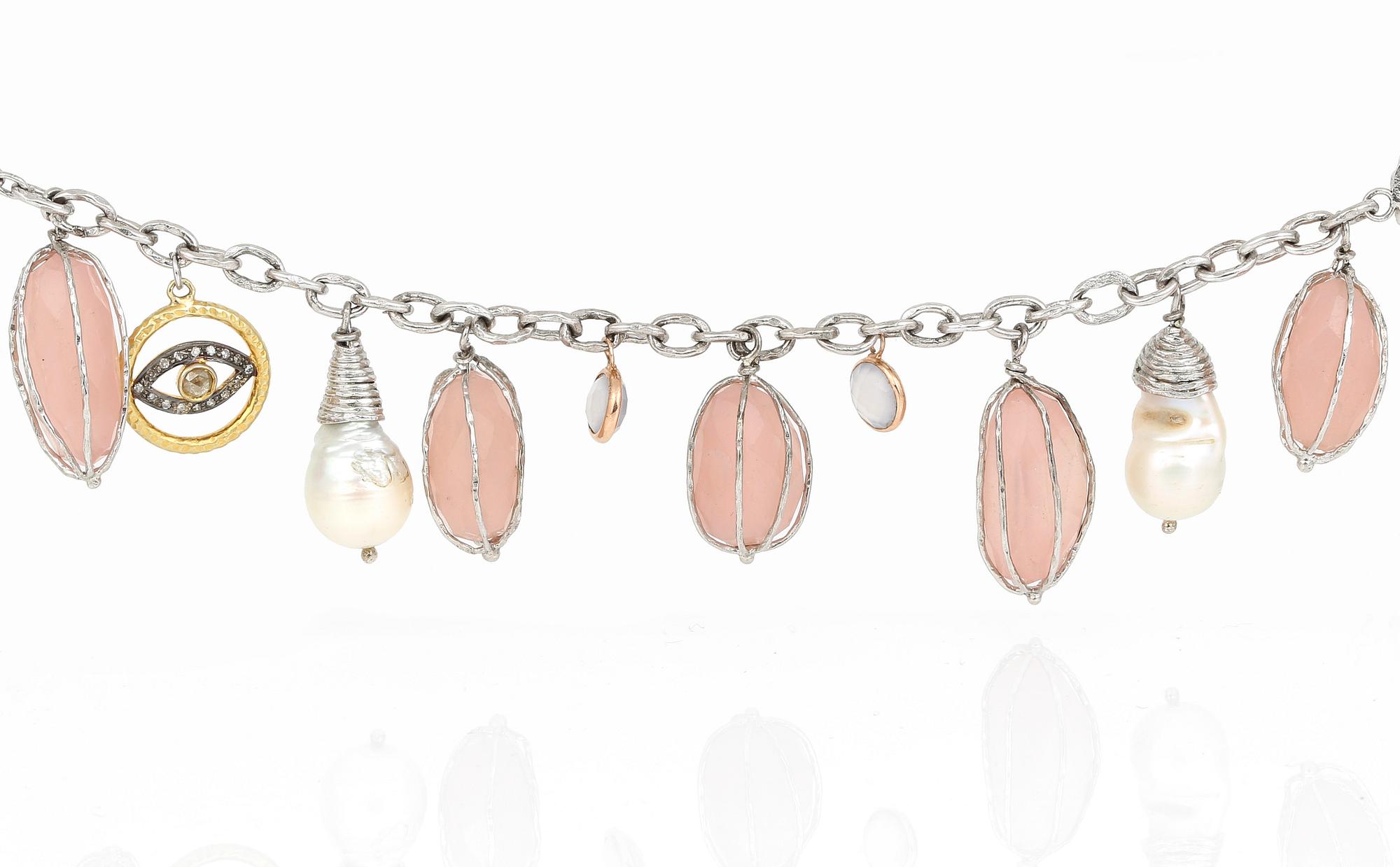 ARMBAND, silver med sötvattenspärlor, rosa kvarts, rosen och åttkantslipade diamanter. Total vikt ca 49,18 g.