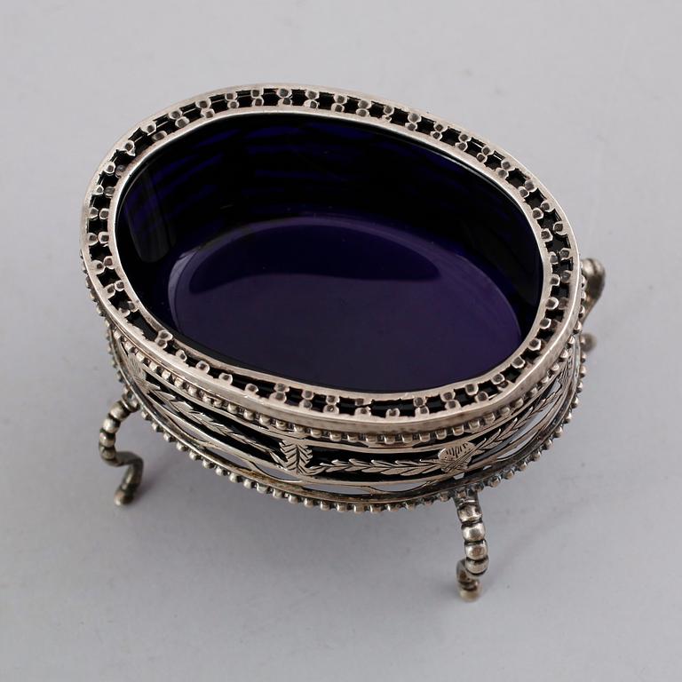 SALTKAR, silver, sannolikt omkring år 1800. Vikt ca 51 gram.
