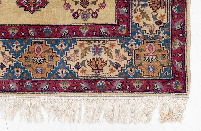A 'Karistan' carpet, Romania, 275 x 182 cm.