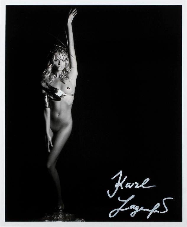 AUTOGRAFBILD, signerad Karl Lagerfeld, 2000-tal.