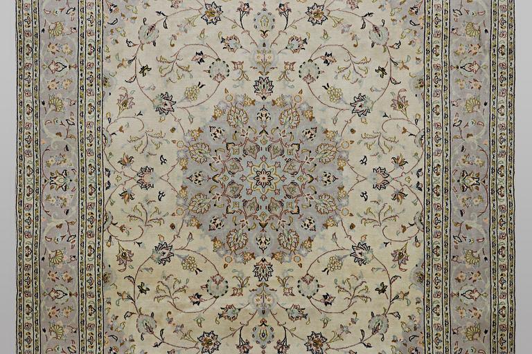 A carpet, Kashan, ca 353 x 247 cm.