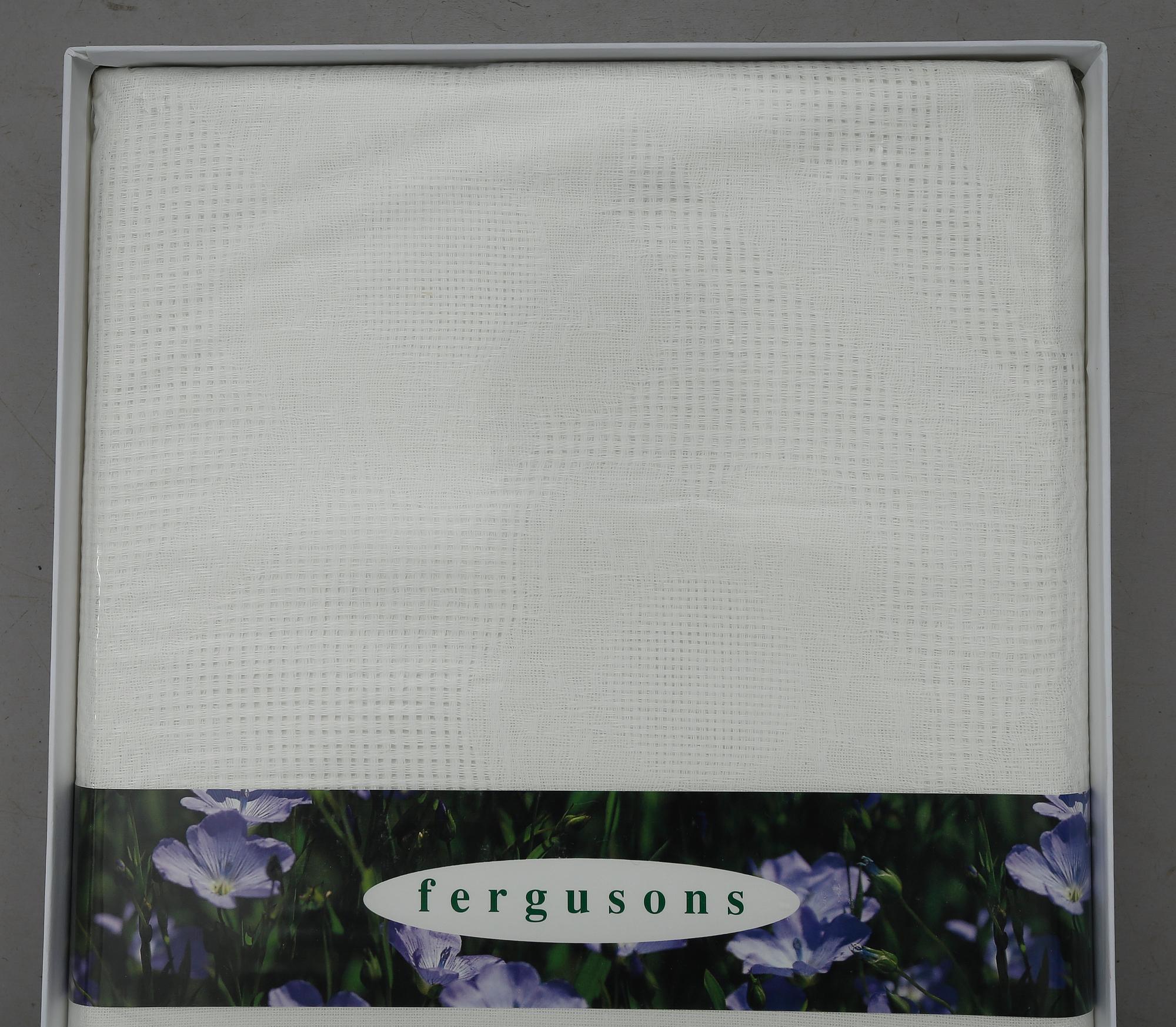 DUKAR, 2 st, linne, No 071, "Etamine", Fingal Irish Linen.