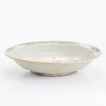 A blue and white Swatow dish, Ming dynasty (1368-1644), 16th Century.