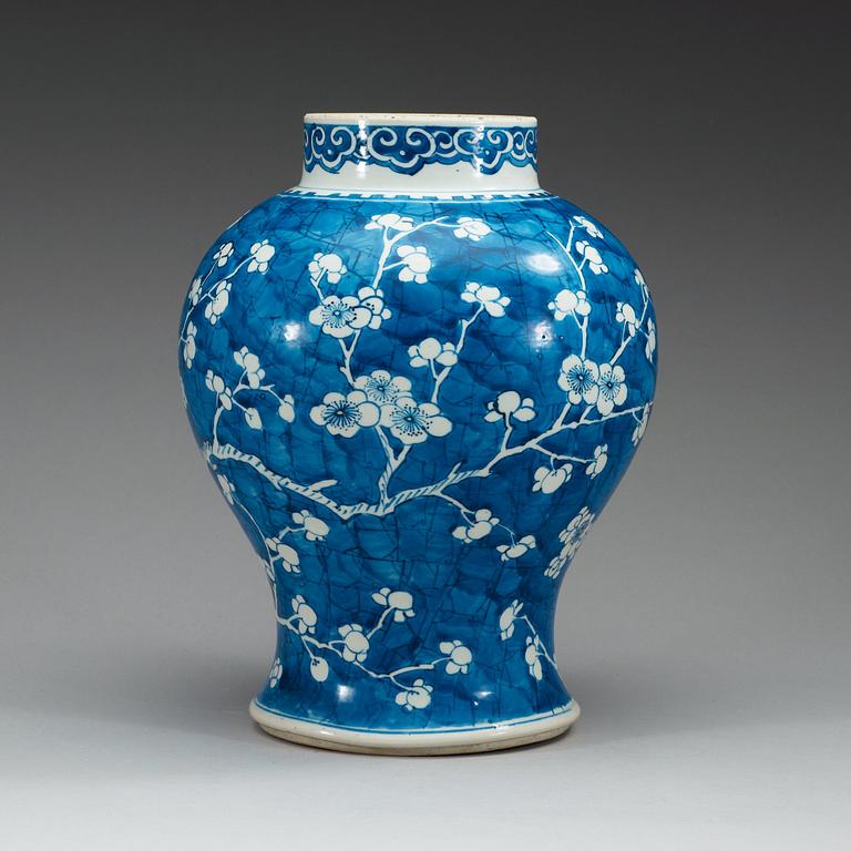 URNA, porslin. Qing dynastin, Kangxi (1662-1722).