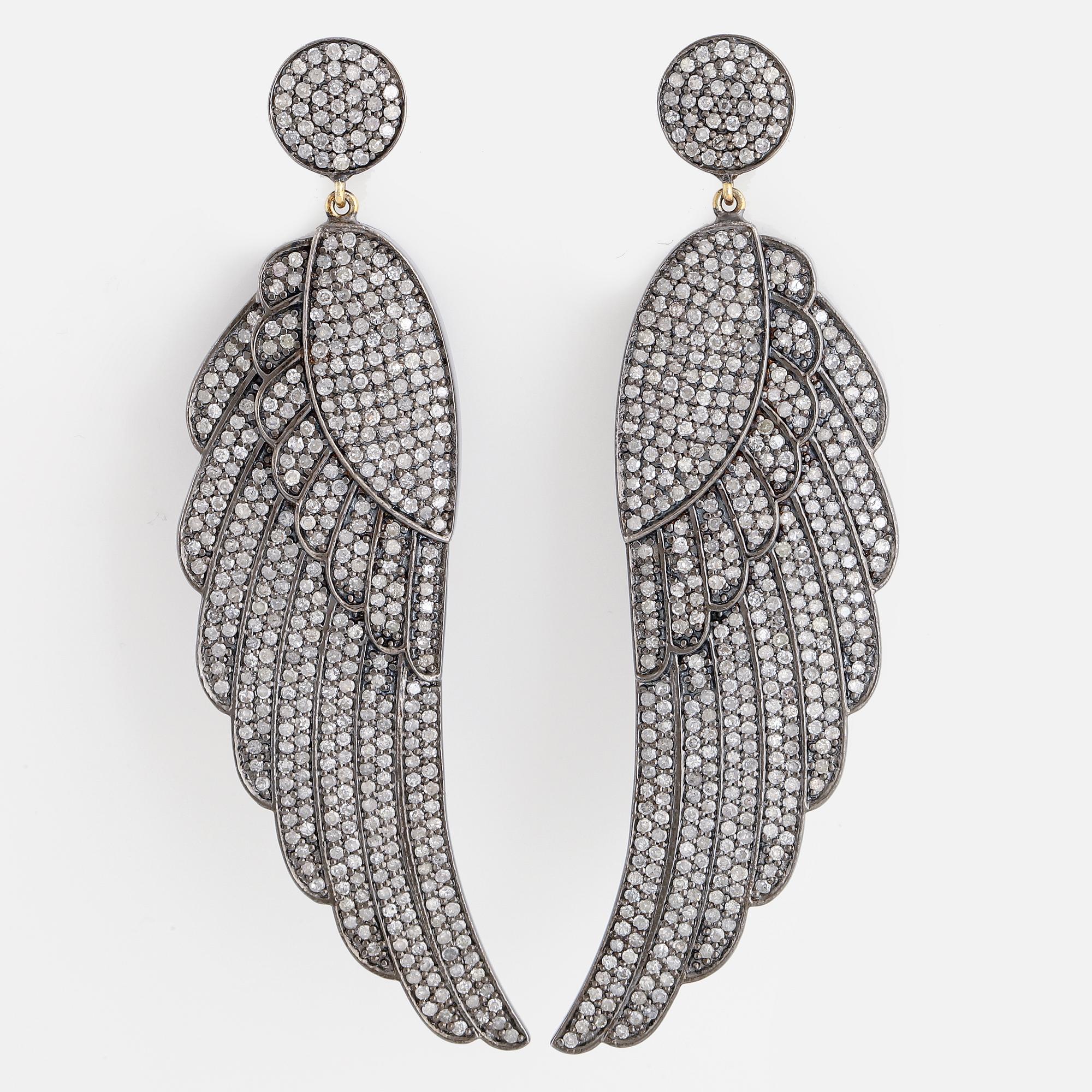 ÖRHÄNGEN, Ebba Brahe Jewellery, 'Wings', ett par med diamanter.