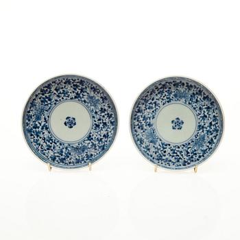 VATI, posliinia, Ming-tyyli, Kiina 1800-luku ja MALJOJA, 2 kpl, posliinia Kiina 1800-luku.