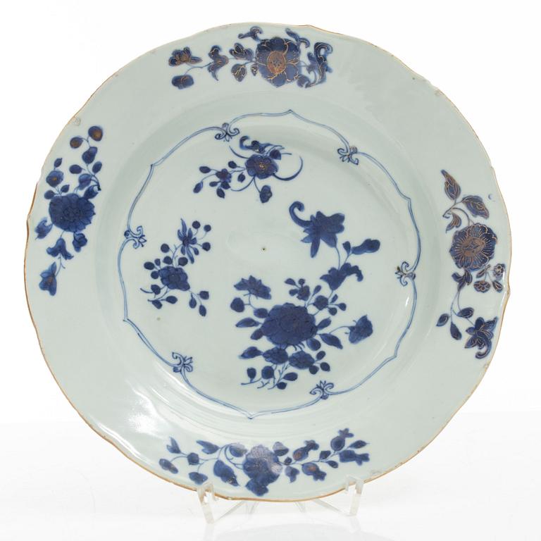 Tallrikar, 22 stycken, kompaniporslin, Kina, Qingdynastin, Qianlong (1736-95).