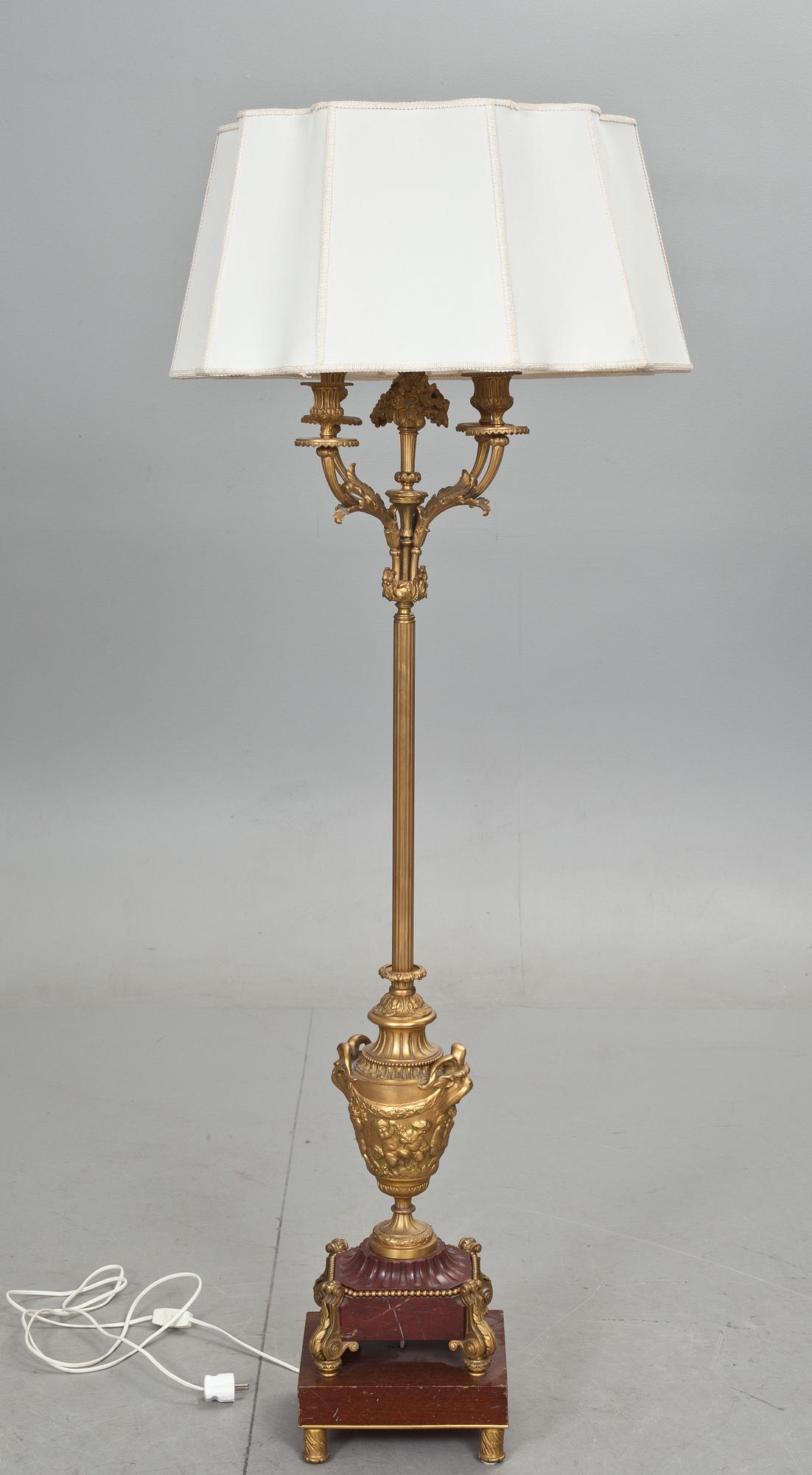 GOLVLAMPA, gustaviansk stil. 1900-talets andra hälft.