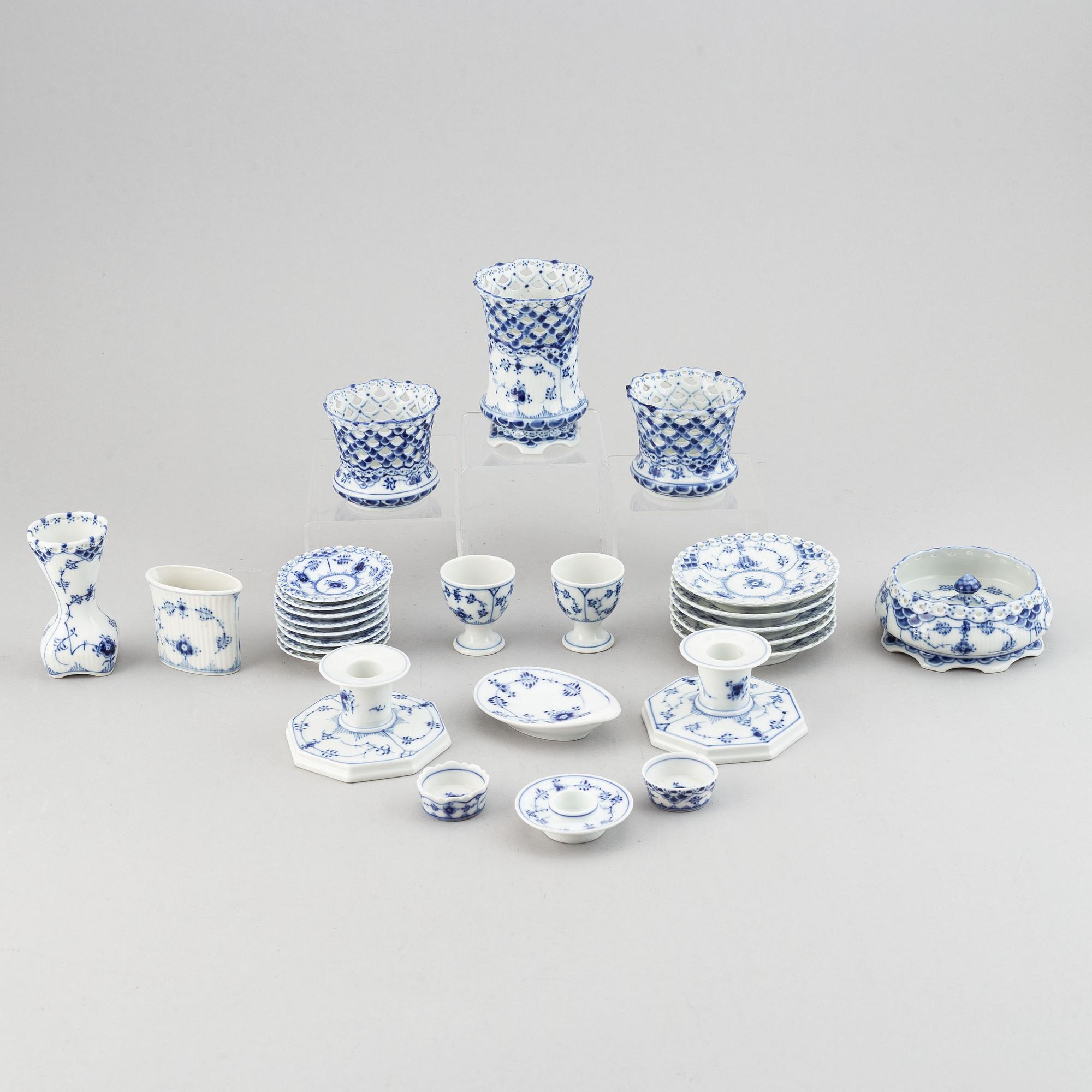 A mixed lot of Royal Copenhagen "Blue Fluted" porcelain 27 parts.