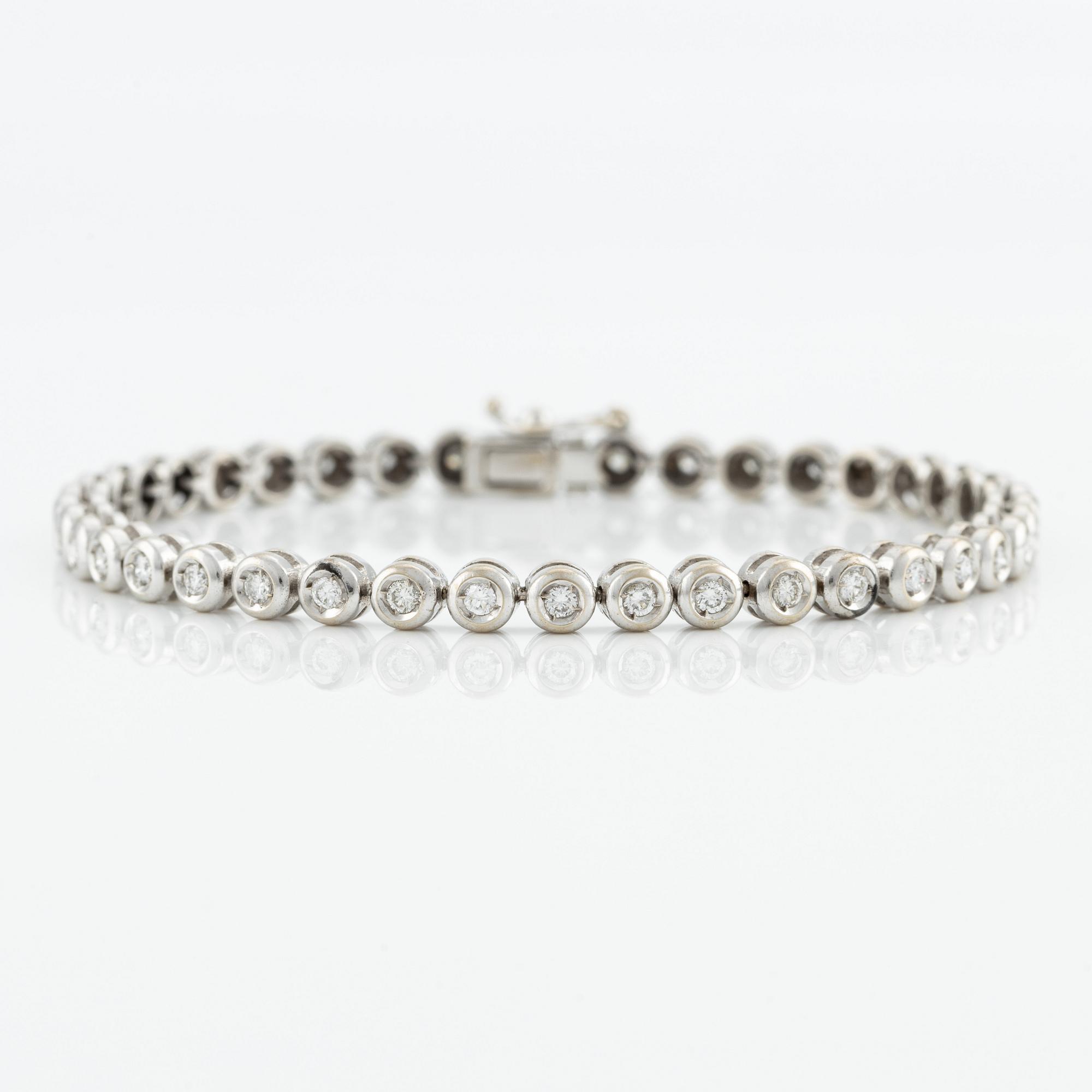Bracelet, with brilliant-cut diamonds.