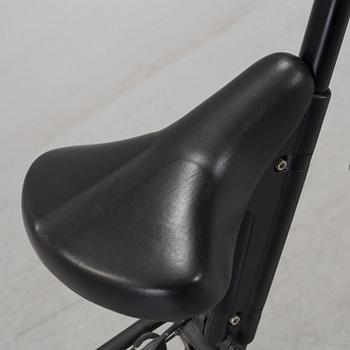 A foldable Strida bike.